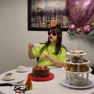 Meet your Posher, Diana